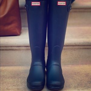 Hunter tall rain boots- navy blue